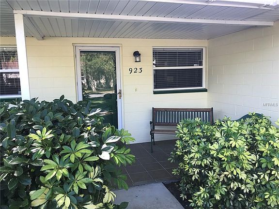2nd image of 923 E Lowell St