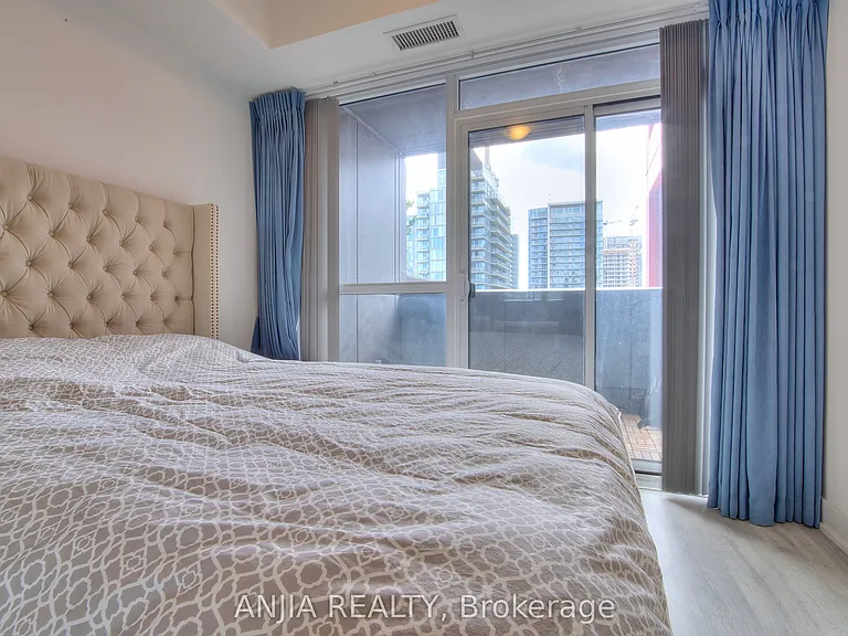 318 Richmond St W #3106 — Photo 13