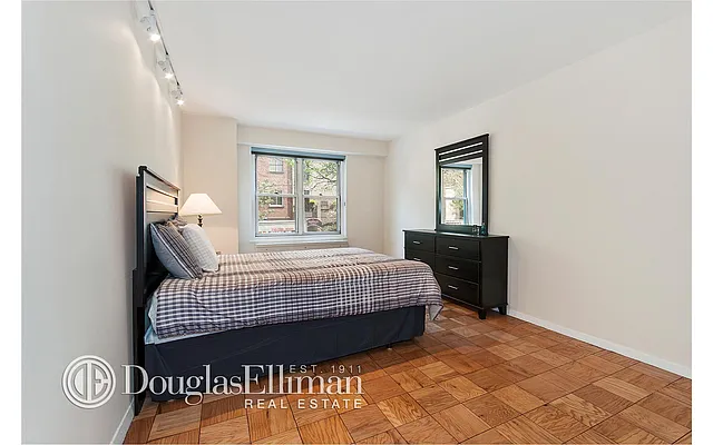 Rented by Douglas Elliman | media 15