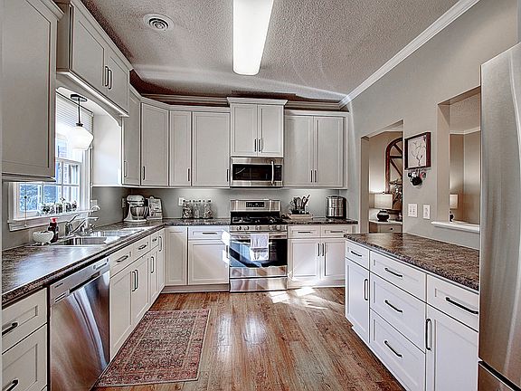 3rd image of 49 Oak Leaf Cir #49