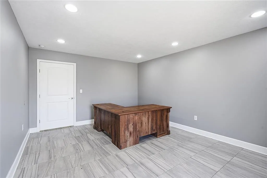 Studio, $2,500 — Photo 4