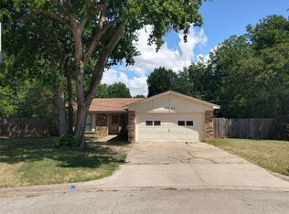 1100 Elderberry Ct, Benbrook, TX 76126