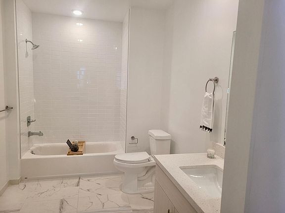 5th image of 4055 Oakwood Ave #548a1258e