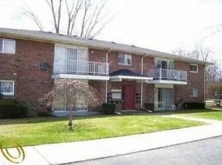 15160 Fairfield St, Livonia, MI 48154