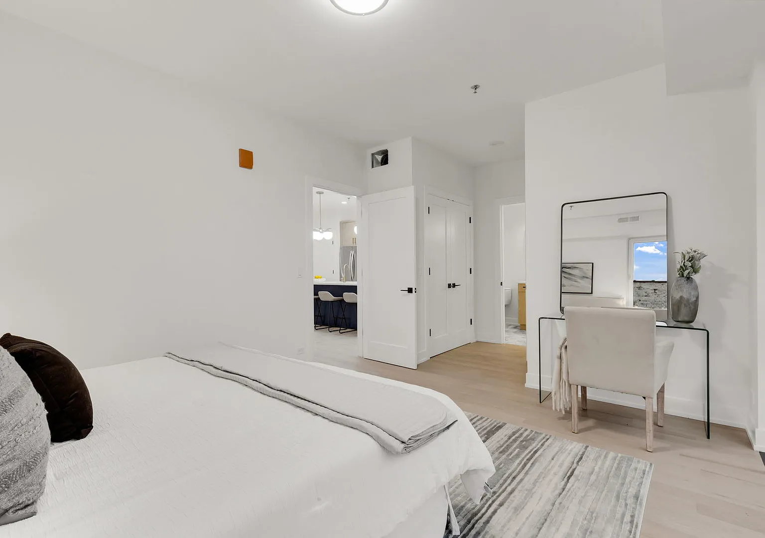 2 bed, $3,500 — Photo 4