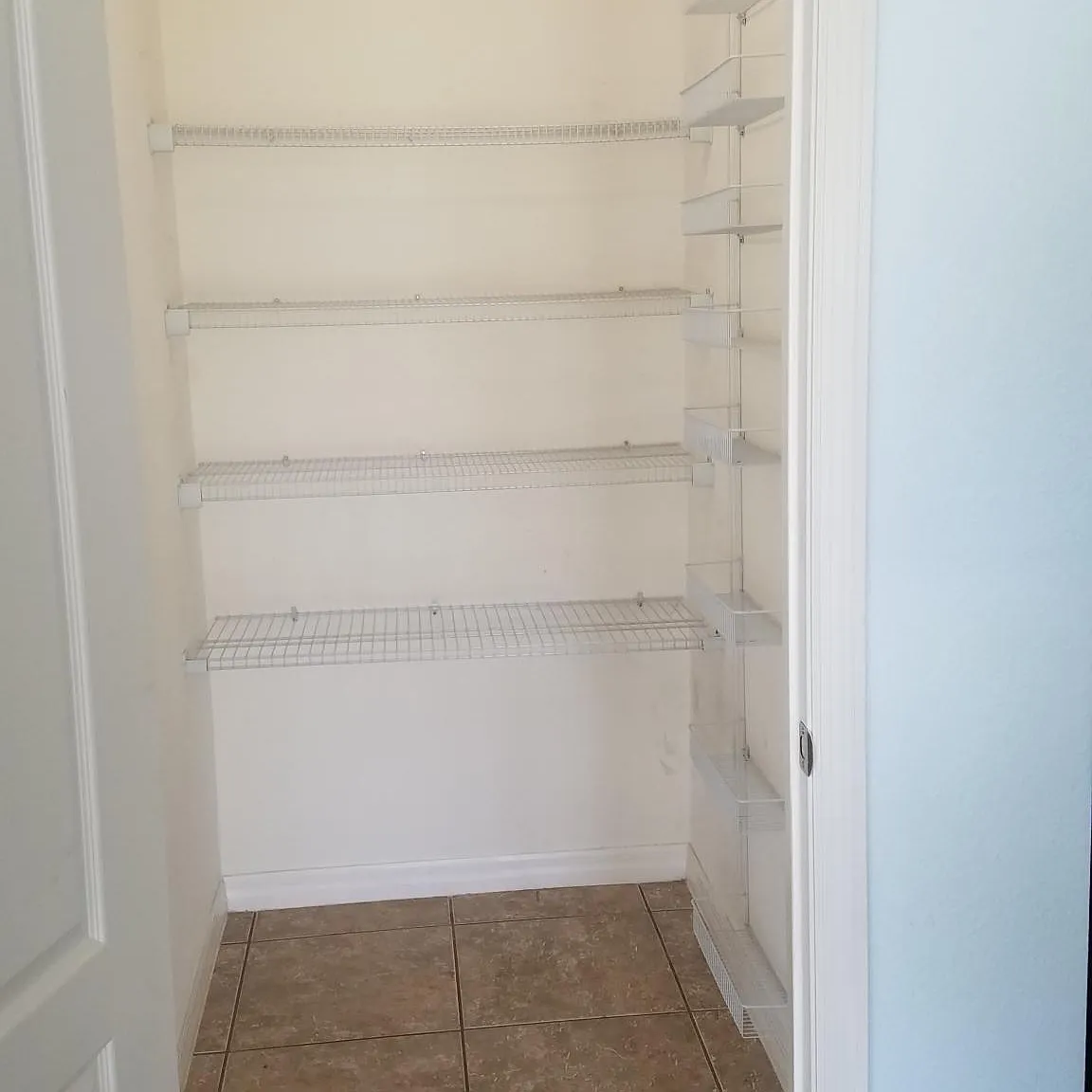 4 bed, 2.5 bath, 2199 sqft, $2,500 — Photo 4