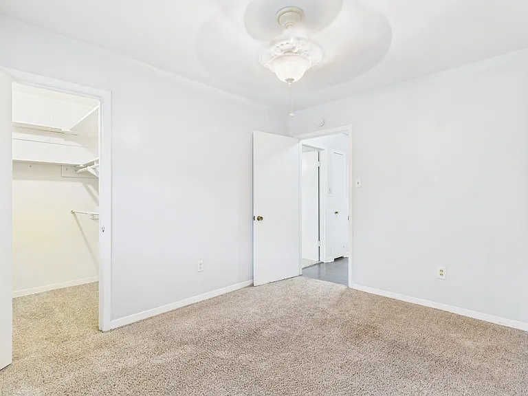1402 Village Dr — Photo 15
