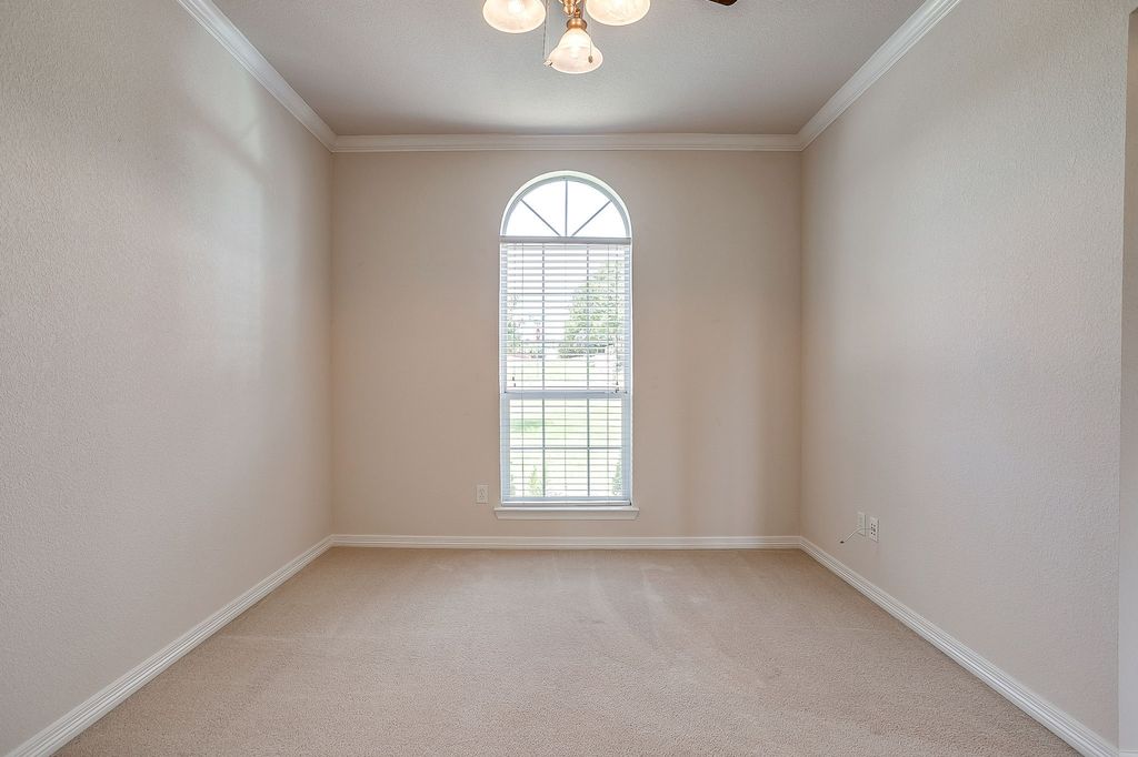 Apartment in Benbrook - More