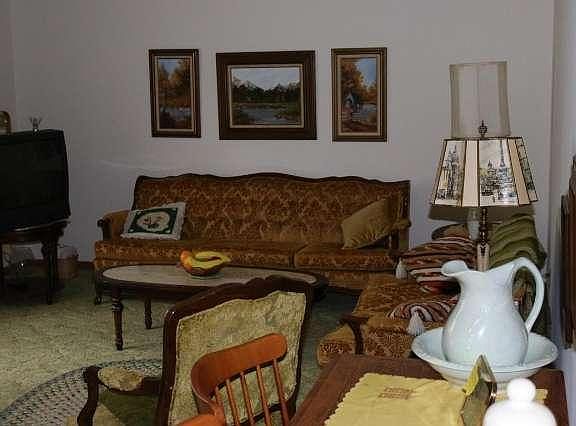 4th image of 220 Woodland Ct