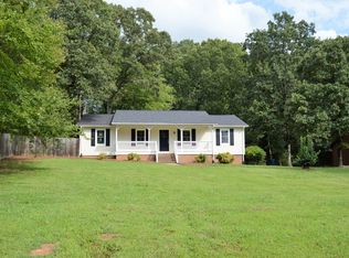 104 Azalea Dr, Randleman, NC 27317