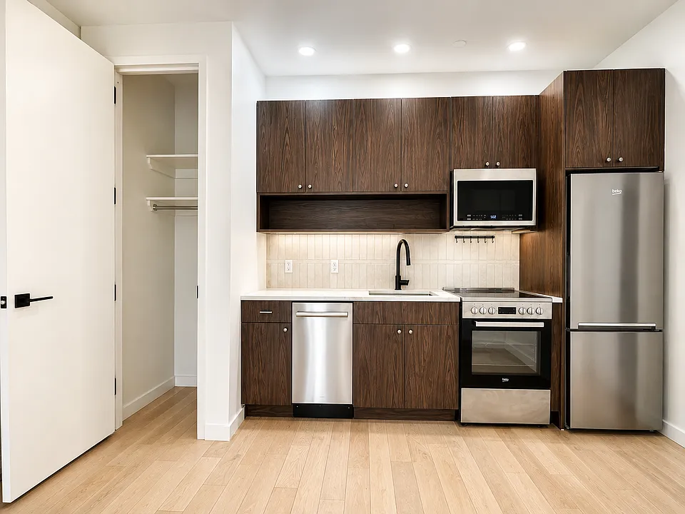 368 Leonard St #1A