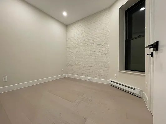 Rented by HOLTON REAL ESTATE INC. | media 15