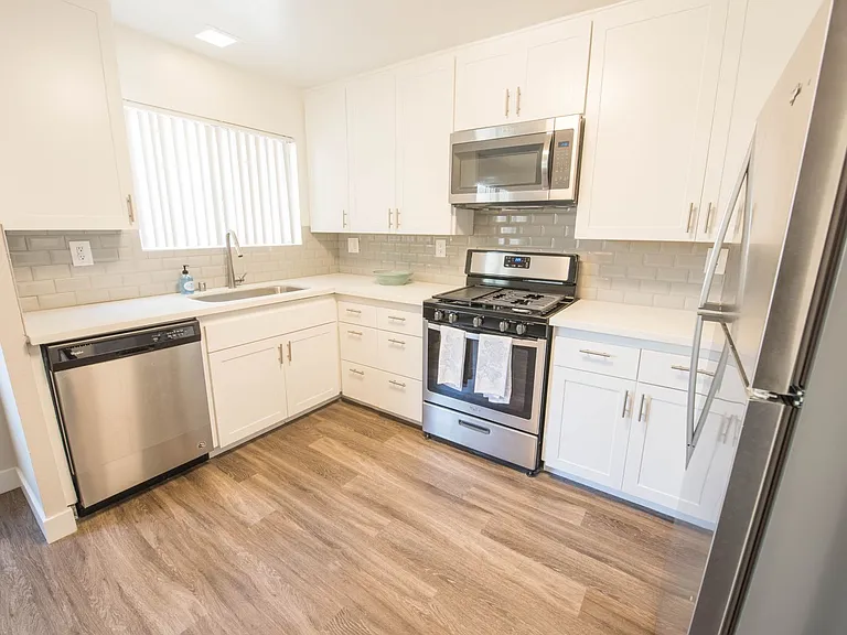 South Hills Apartments — Photo 6