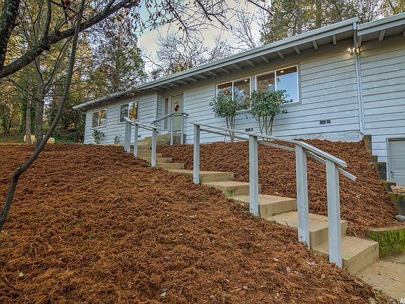 2nd image of 2770 Coloma St