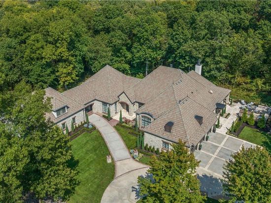 10580 W 192nd Pl, Overland Park, KS 66083