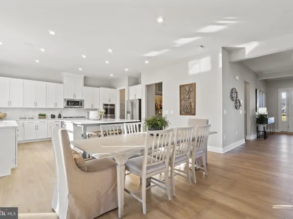 928 Warlander Dr SW, Leesburg, VA 20175