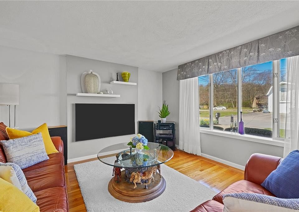 11 Old Phenix Ave, Cranston, RI 02920 Zillow