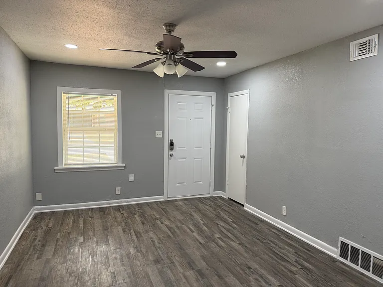 2506 Normont Cir — Photo 10