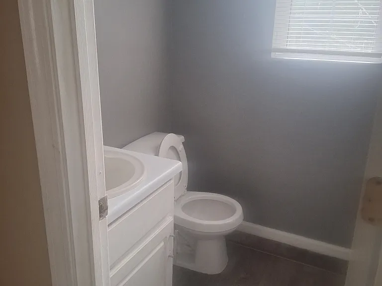 1/2 Bath