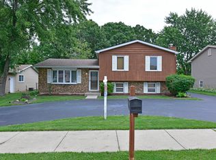 909 Alton Ct, Winthrop Harbor, IL
