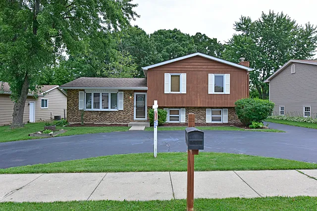 909 Alton Ct photo 1