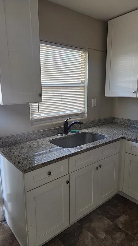 1 bed, 1.0 bath, $890 — Photo 2