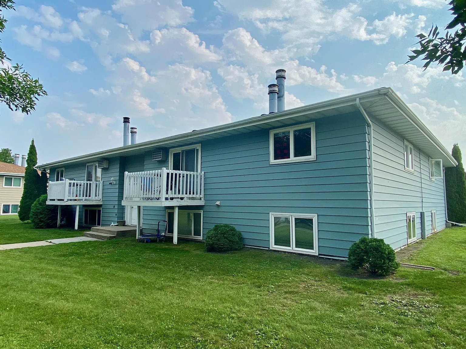 1717 Continental Dr — Photo 1