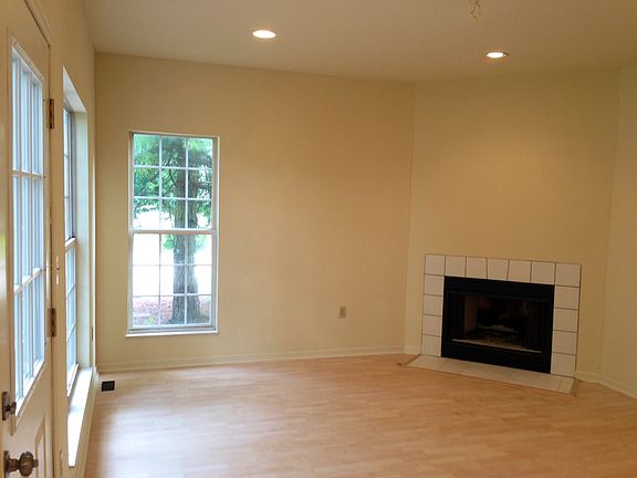 Family Room w/ Gas Fireplace