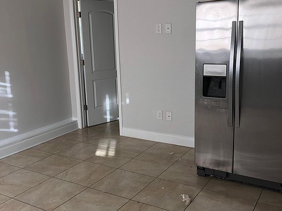 5th image of 905 Morris Ave