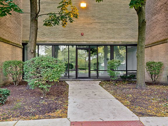 2nd image of 2315 E Olive St APT 1H