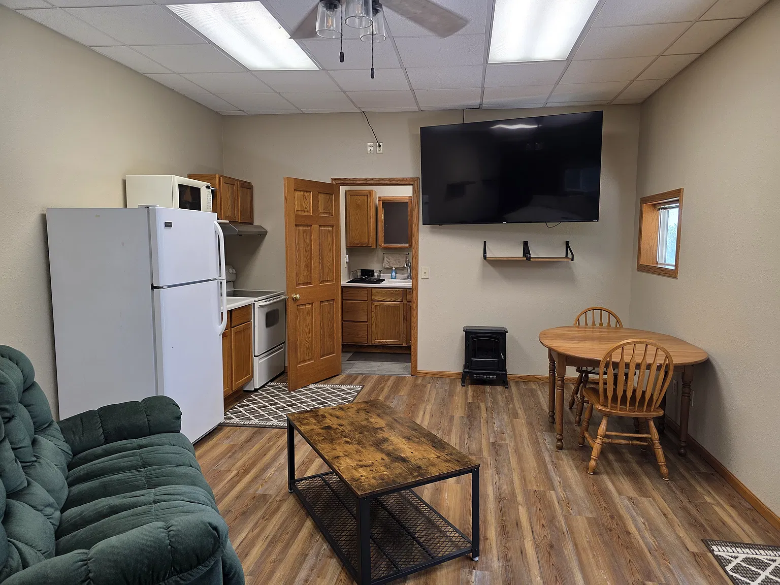 Studio, 400 sqft, $750 — Photo 3