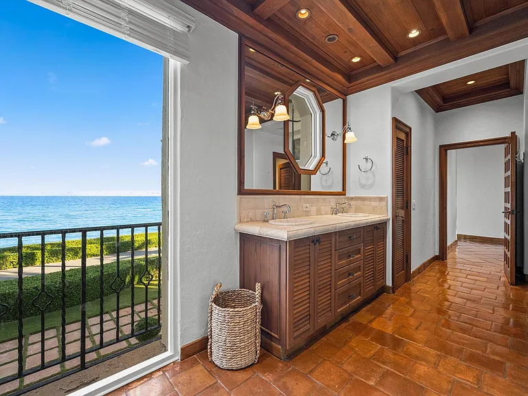 240 N Ocean Blvd — Photo 25