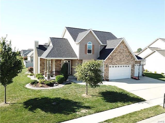 1st image of 135 Oakshire Dr W