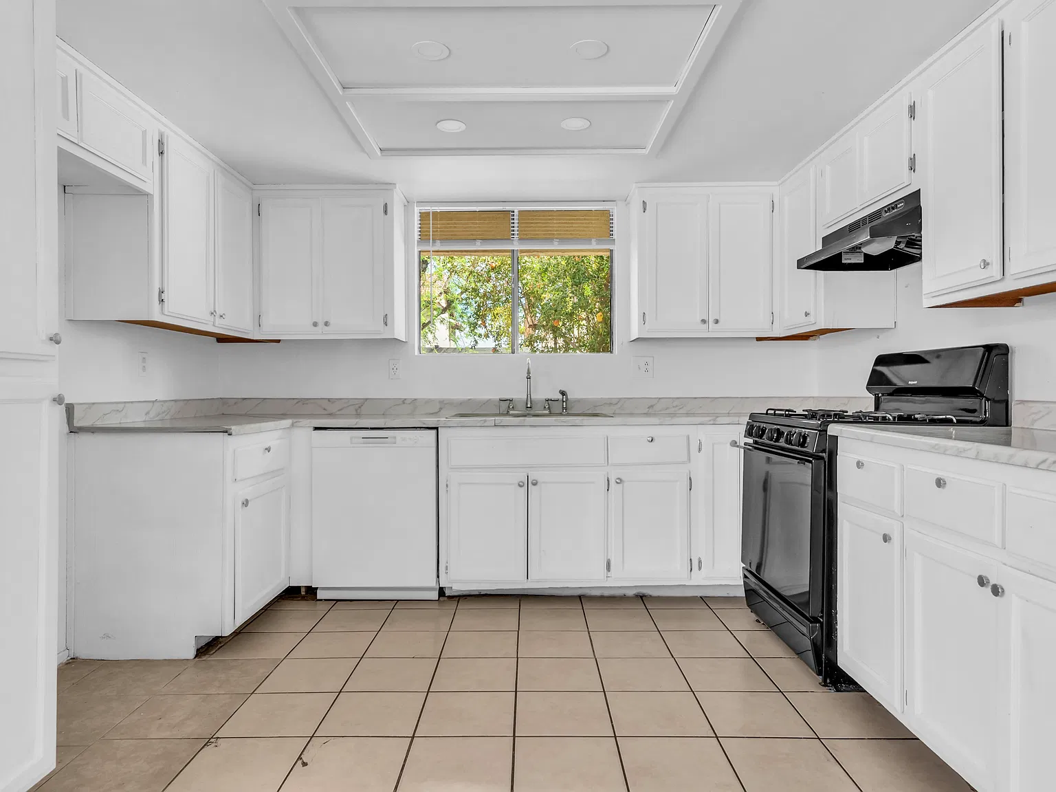 3 bed, 1250 sqft, $2,295 — Photo 2