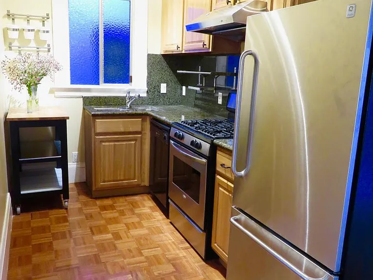 523 Judah St #301 — Photo 7