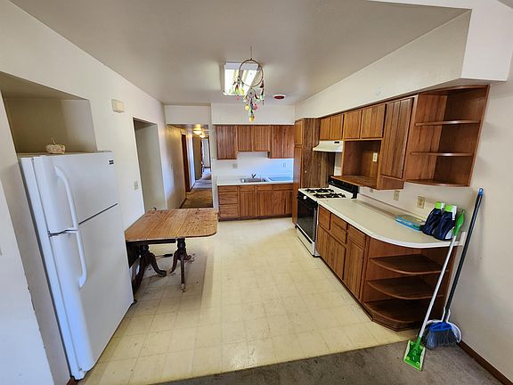 2nd image of 10 Fond Du Lac St #14.5