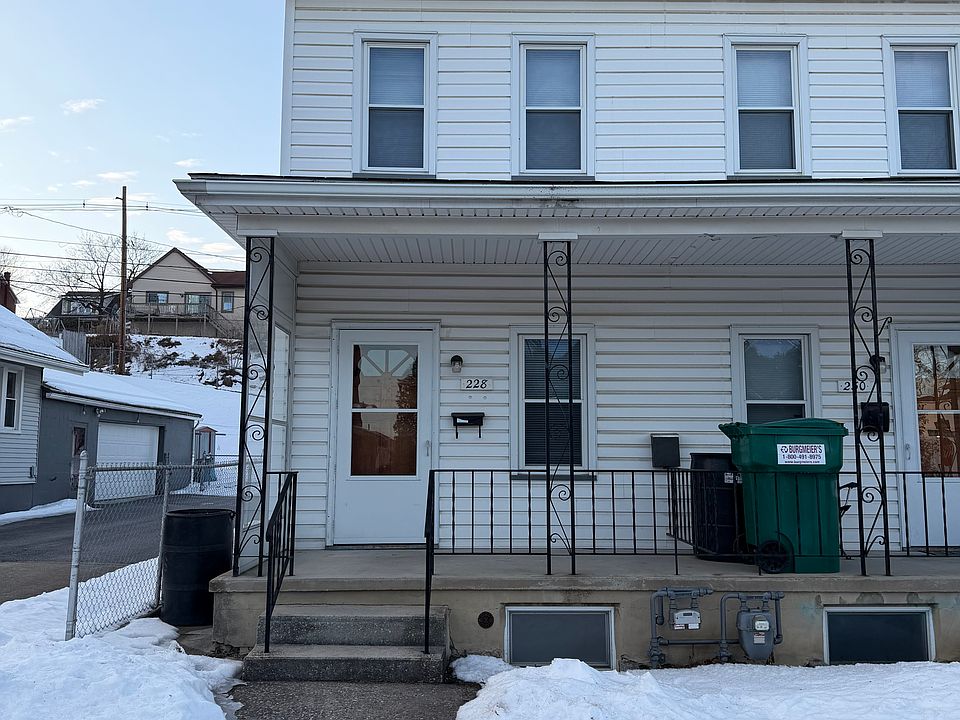 1st image of 228 E Walnut Ave #228