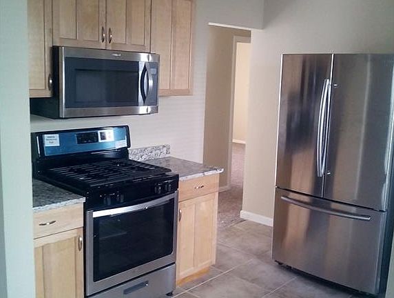4th image of 12800 Eastwood Blvd