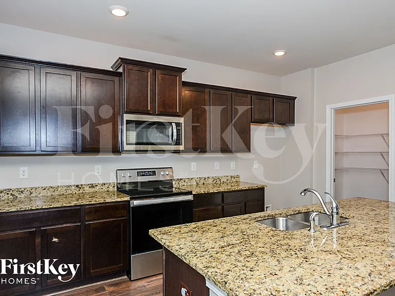 1500 Denver Way — Photo 5