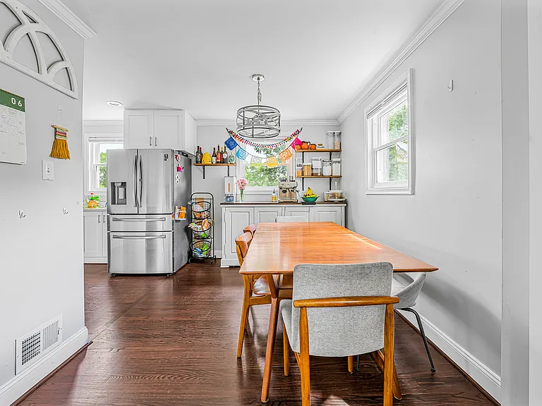 4610 Coachway Dr — Photo 9