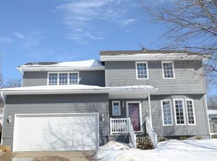 323 Shetland Dr NW, Cedar Rapids, IA 52405