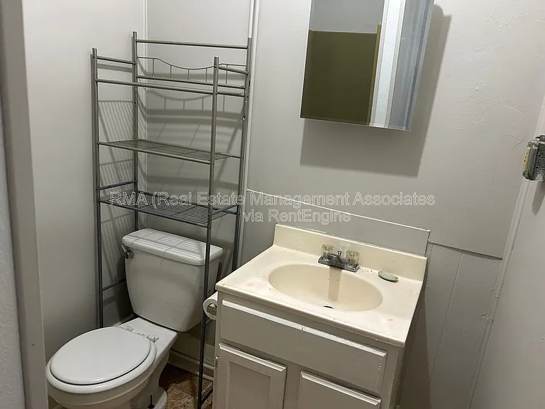 738 W Poplar St #4 — Photo 4