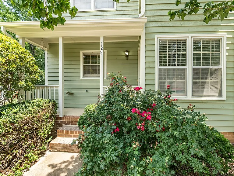 128 Shady Spring Pl — Photo 1