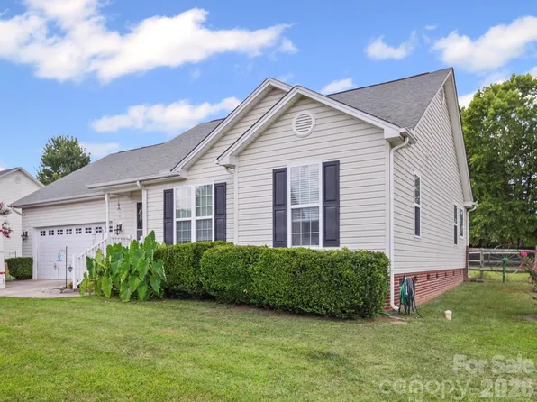 2017 Longhorn Dr, Dallas, NC 28034