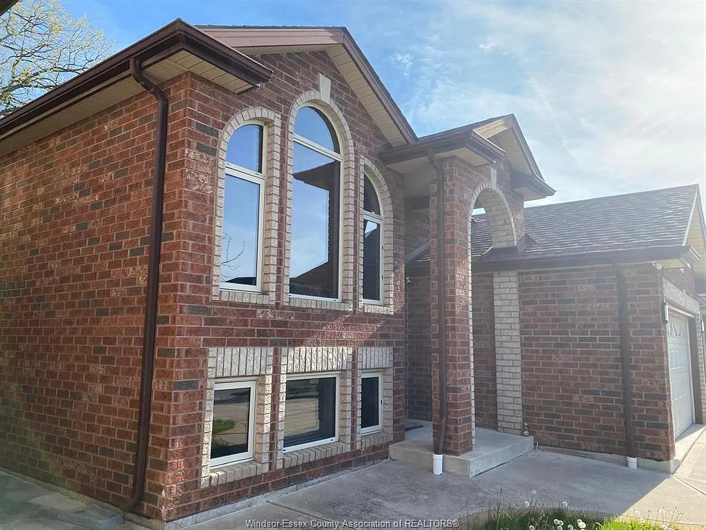 4 bed, $3,300 — Photo 3