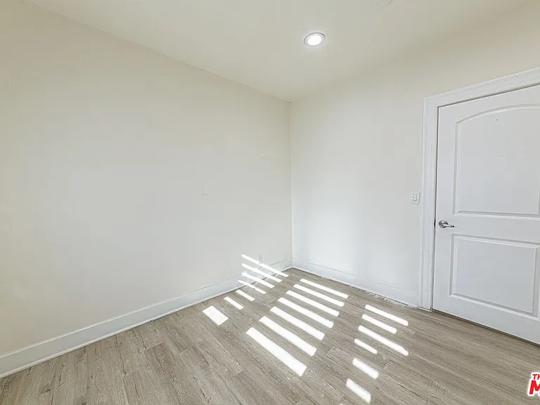 801 N Alexandria Ave — Photo 14