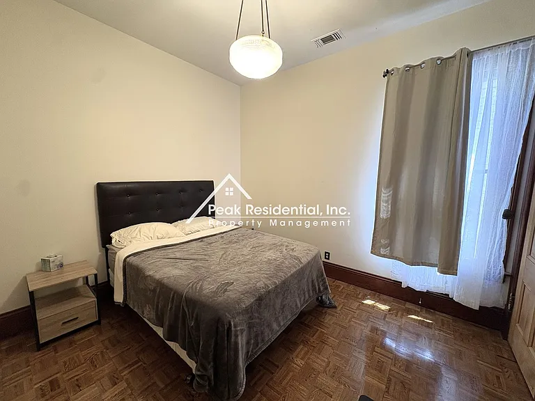 2400 I St — Photo 14