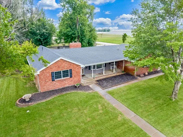 917 W 4th St, Halstead, KS 67056
