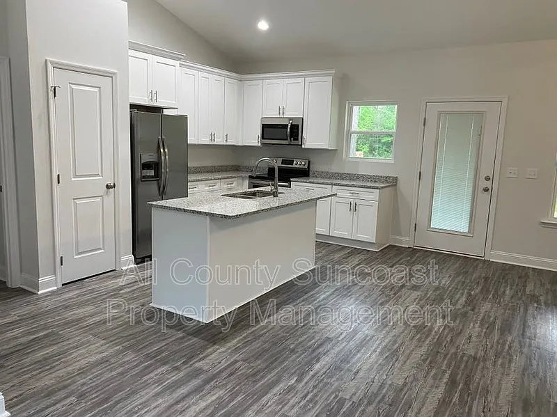 3 bed, 2.0 bath, $1,925 — Photo 2