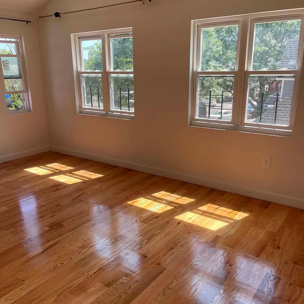 3 bed, 2.0 bath, 1700 sqft, $3,250 — Photo 1